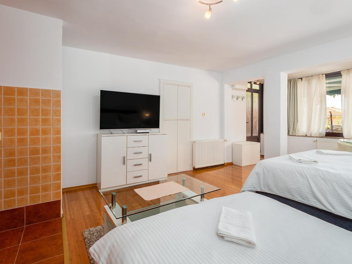 Studio Apartment "Kalina" 550 M From Sea 里耶卡 外观 照片