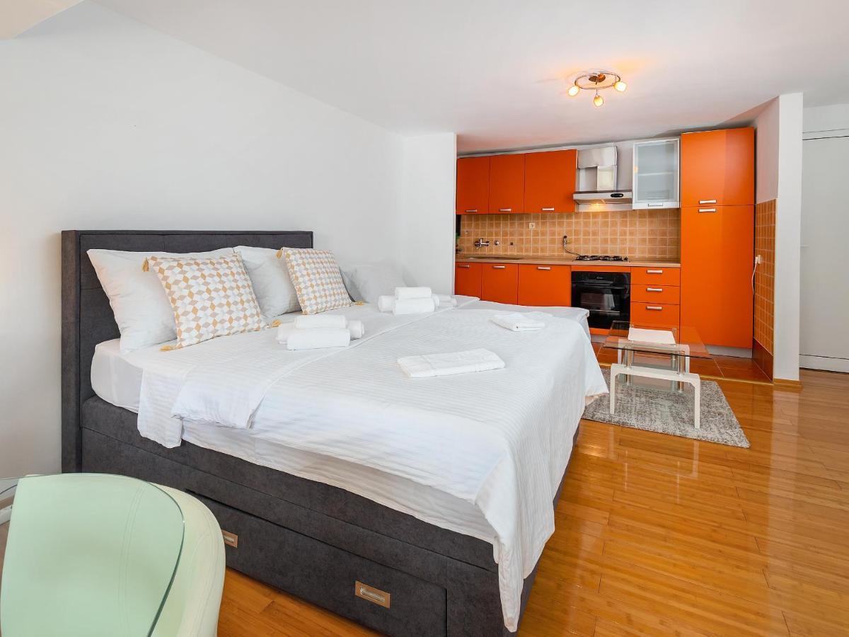 Studio Apartment "Kalina" 550 M From Sea 里耶卡 外观 照片